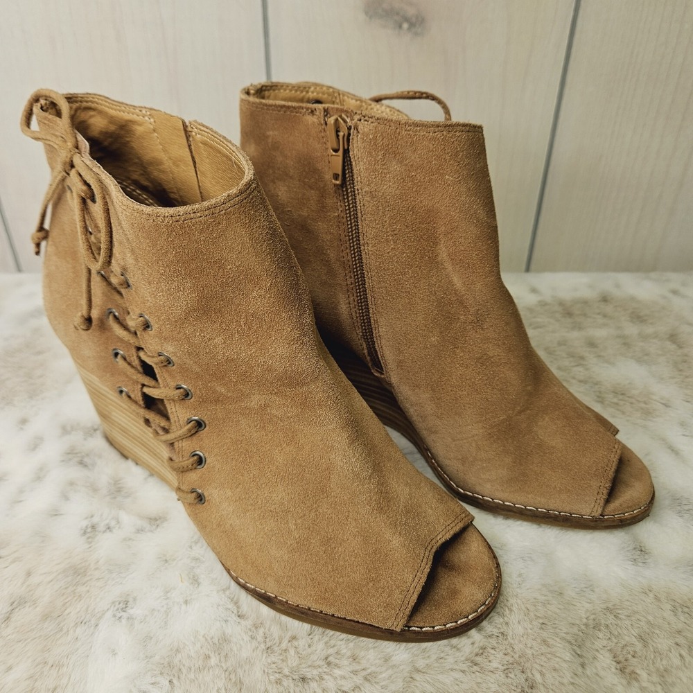 Lucky Brand Jaevin‎ Wedge Booties 8.5M Open Peep Toe Tan Suede City Western
